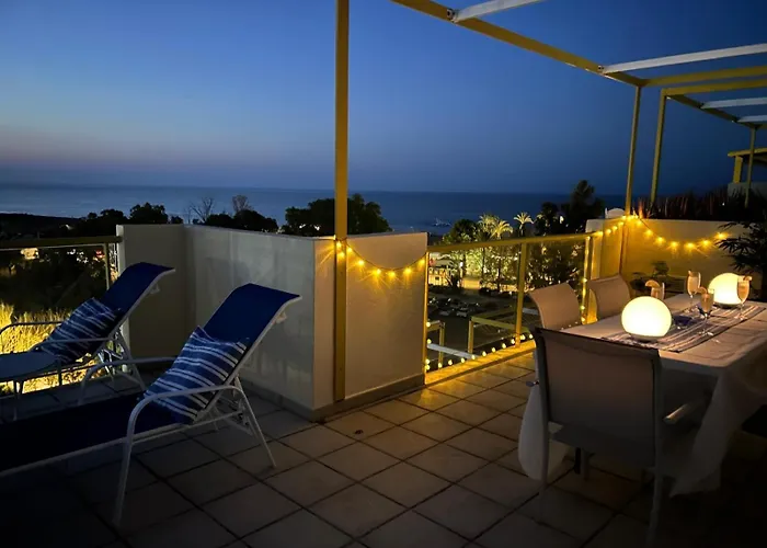 Atico Duplex Lagos Del Castillo アパート